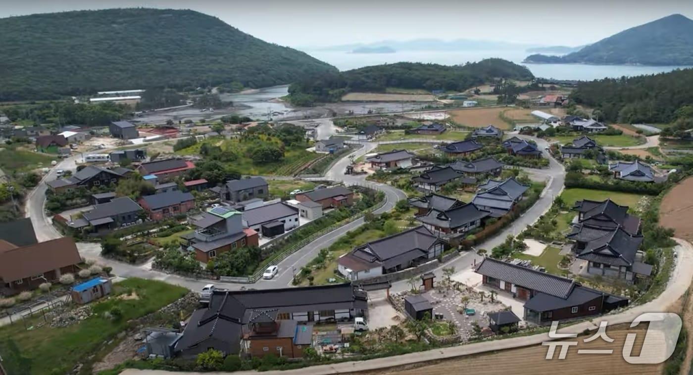 본문 이미지 - 전남에 살아보기 선정 마을인 진도 남도전원한옥마을.(전남도 제공. 재판매 및 DB금지) 2026.3.23/뉴스1