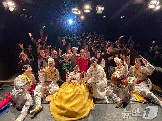 본문 이미지 - 사물놀이 몰개 오스트리아 공연.(자료사진. 재판매 및 DB금지)