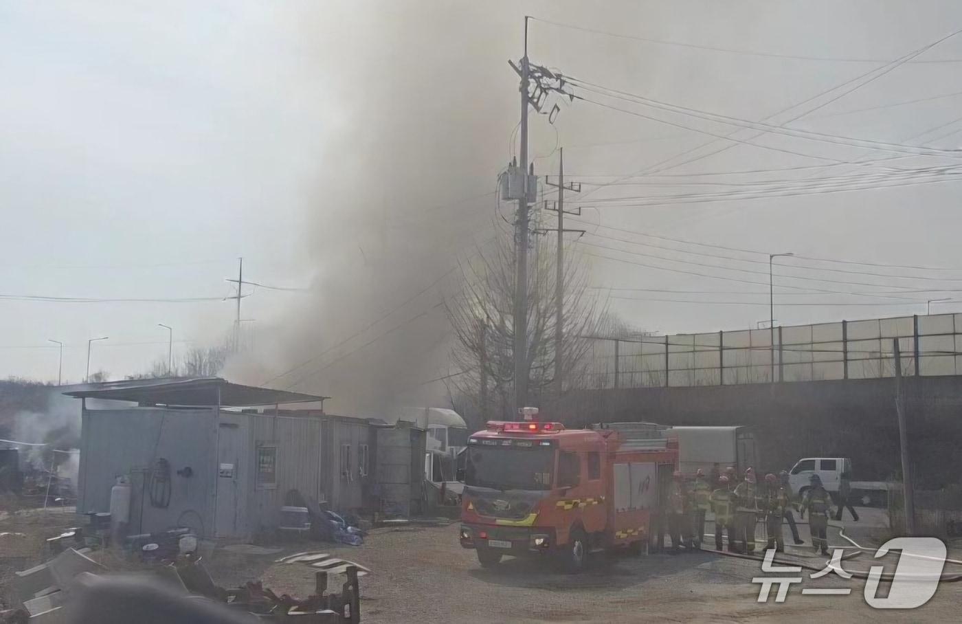 본문 이미지 - 화재 현장. (경기도소방재난본부 제공. 재판매 및 DB 금지) 2026.3.23/뉴스1