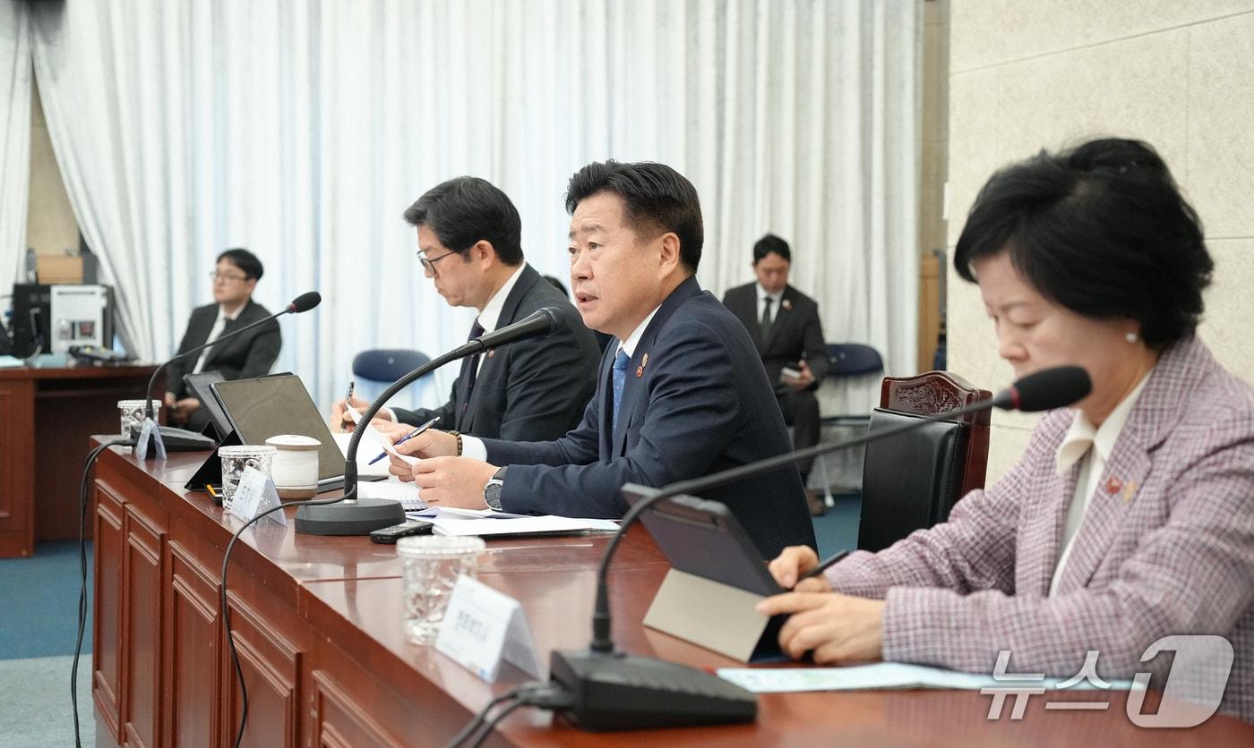 본문 이미지 - 오영훈 지사가 23일 도청 탐라홀에서 주간혁신 성장회의를 주재하고 있다./뉴스1
