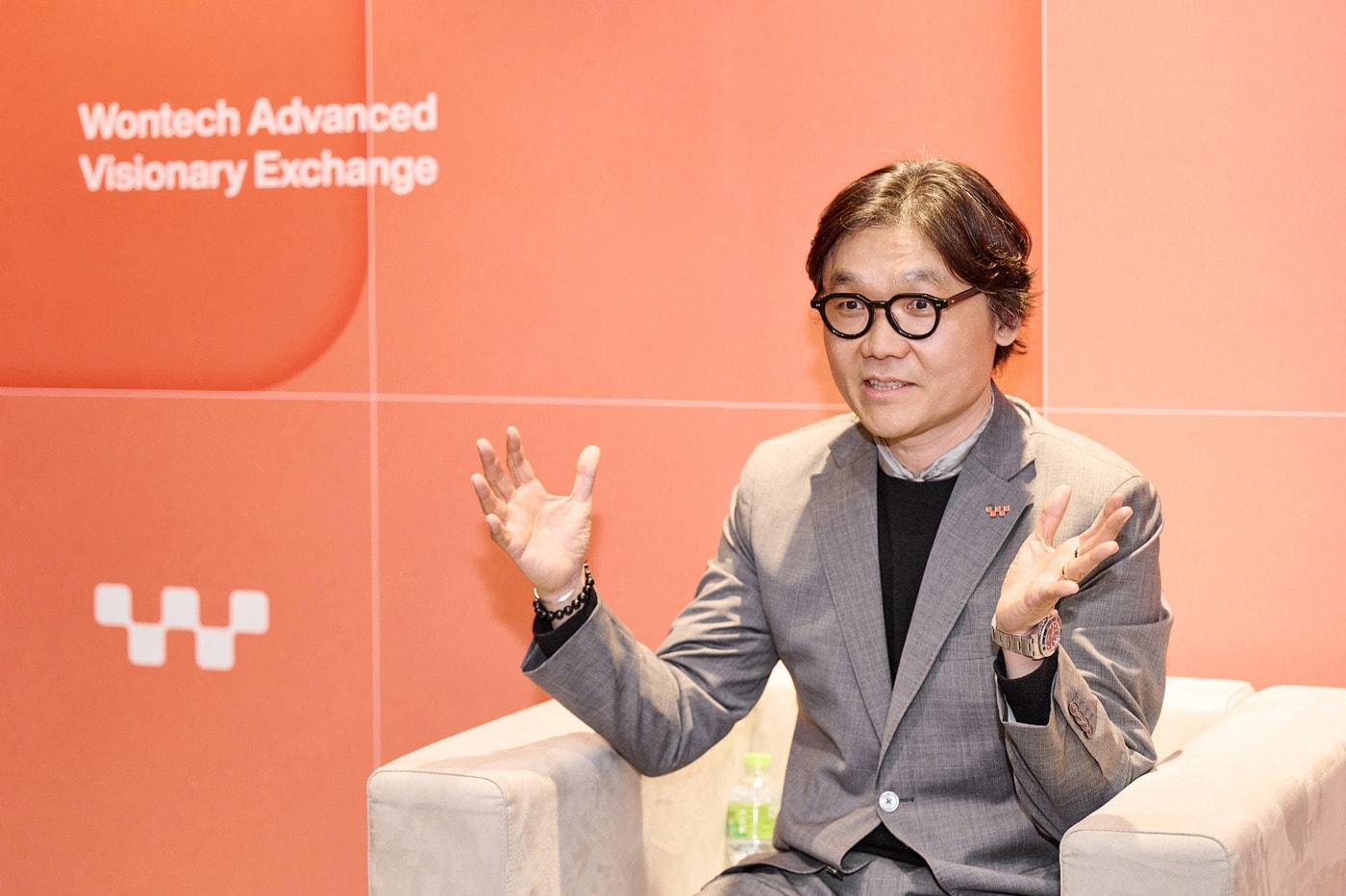 본문 이미지 - 21일 원텍 브랜드 행사 '웨이브 글로벌'이 열린 서울 코엑스에서 만난 김창영 부사장.  (원텍 제공)