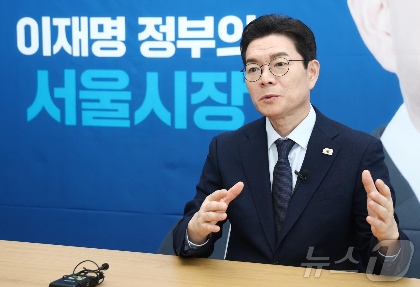 본문 이미지 - 정원오 더불어민주당 서울시장 예비후보가 23일 서울 중구에 마련된 선거사무실에서 뉴스1과 인터뷰를 하고 있다. 2026.3.23 ⓒ 뉴스1 김민지 기자