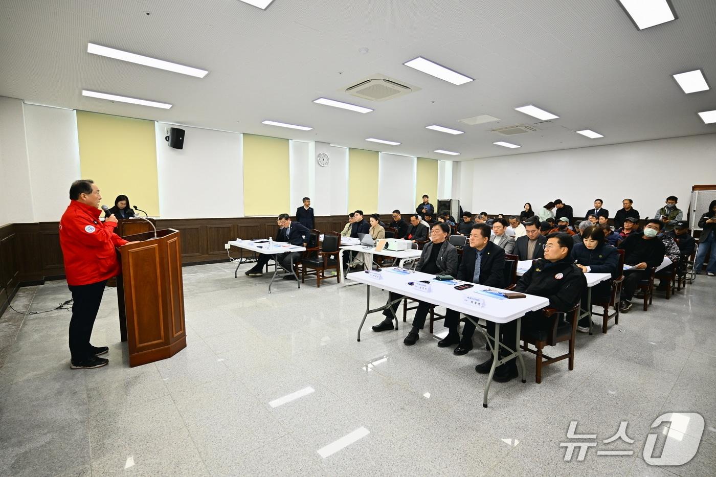 본문 이미지 - 지난 3월 12일 대포항 공모 사업 신청 주민설명회.(속초시 제공, 재판매 및 DB 금지) 2026.3.23/뉴스1