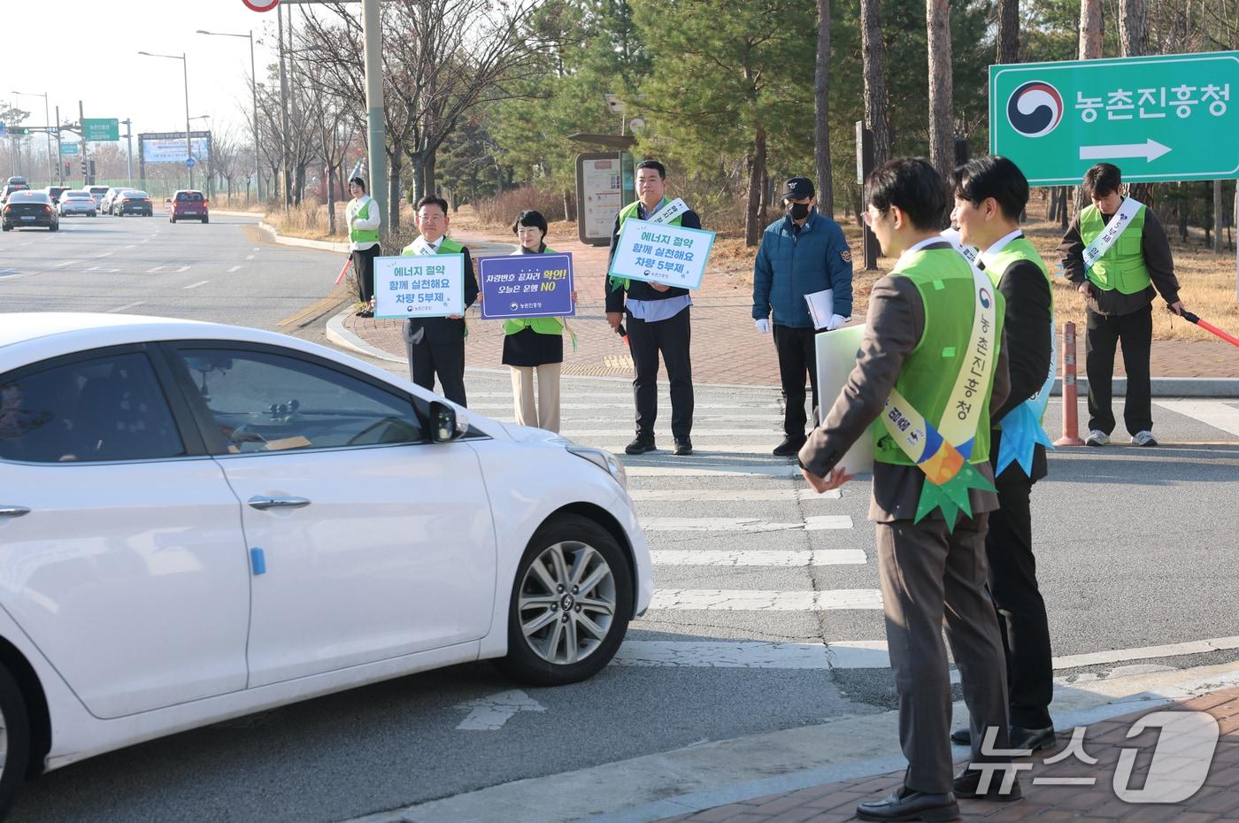 본문 이미지 - 농촌진흥청은 최근 중동 정세 불안으로 인한 에너지 수급 불확실성에 대응하기 위해 23일부터 자체적으로 '에너지 절약 추진대책'을 시행, 국가적 위기 극복에 앞장선다고 밝혔다. (농진청 제공) /2026.3.23/ @뉴스1