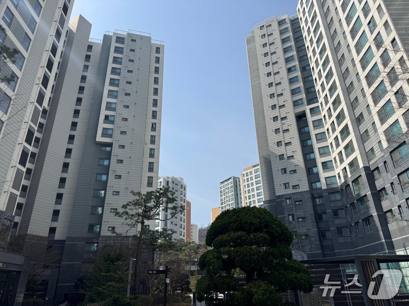 본문 이미지 - 23일 서울 성동구 옥수동 'e편한세상옥수파크힐스' 아파트 전경 ⓒ 뉴스1 윤주현 기자