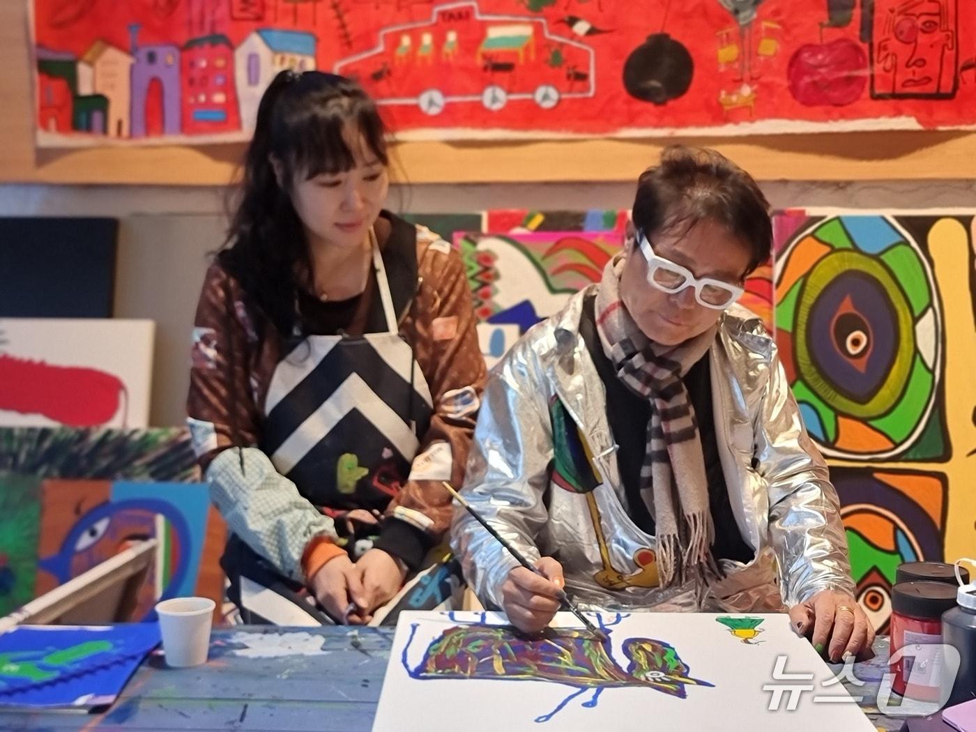 본문 이미지 - 우승하(또우) 작가(오른쪽)와 정수연(바비수) 작가.(2026.3.22/뉴스1 ⓒ News1 임순택 기자