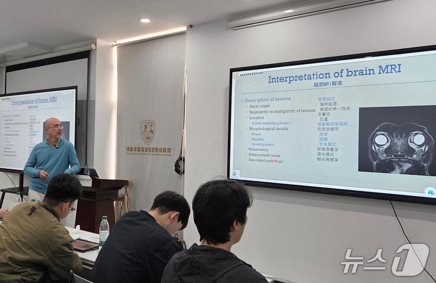 본문 이미지 - EAVSI가 주최하는 신경외과 국제 핸즈온 과정이 23일 중국 상하이에서 열렸다. ⓒ 뉴스1