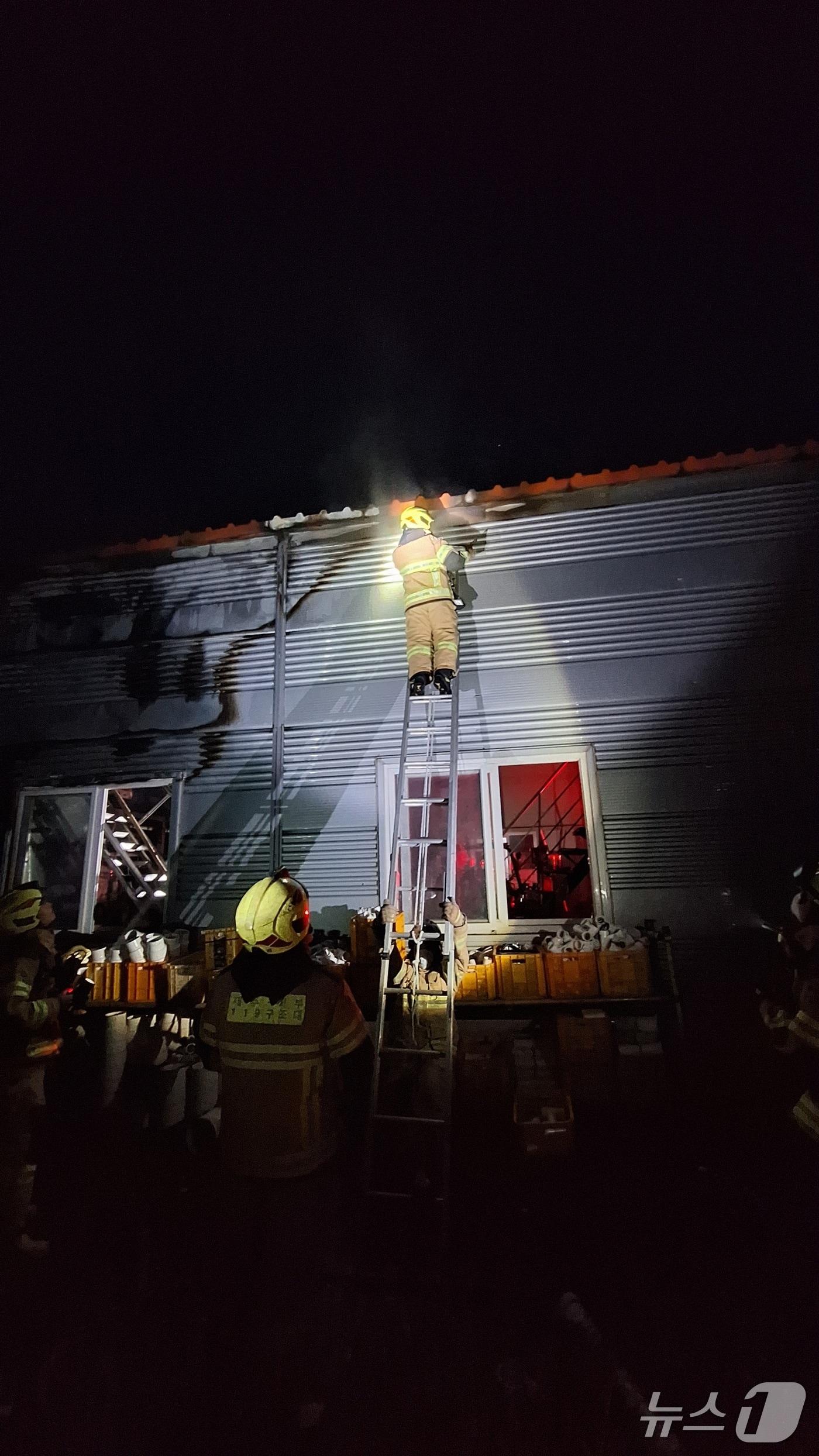 본문 이미지 - 화재 현장.(제주소방본부 제공. 재판매 및 DB금지)/뉴스1