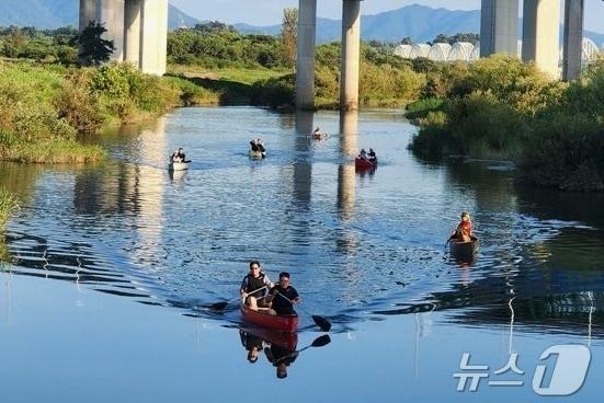 본문 이미지 - 충주 장자늪 카누체험.(충주시 제공. 재판매 및 DB금지)