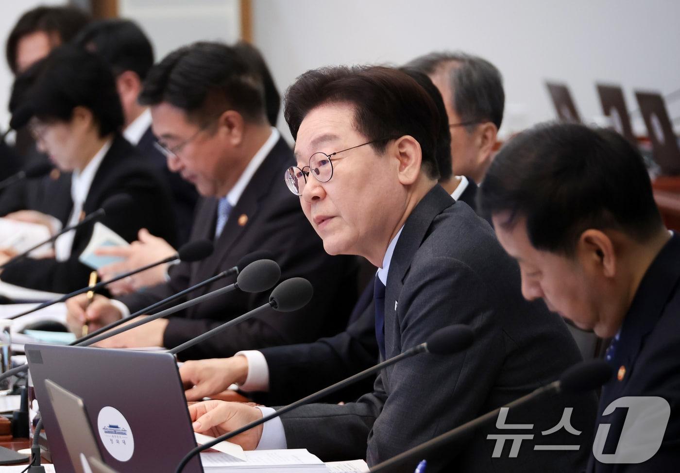 본문 이미지 - 이재명 대통령이 24일 청와대에서 열린 국무회의에서 발언하고 있다. (청와대통신사진기자단) 2026.3.24 ⓒ 뉴스1 허경 기자