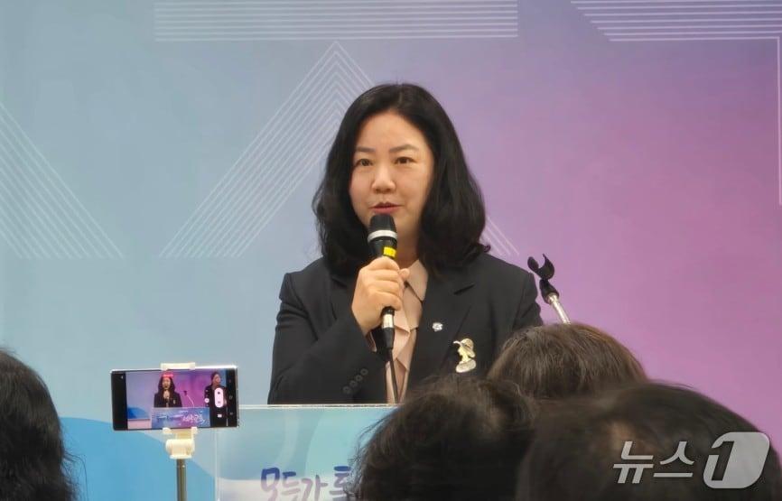 본문 이미지 - 기자회견하는 구연희 세종시교육감 권한대행. / 뉴스1