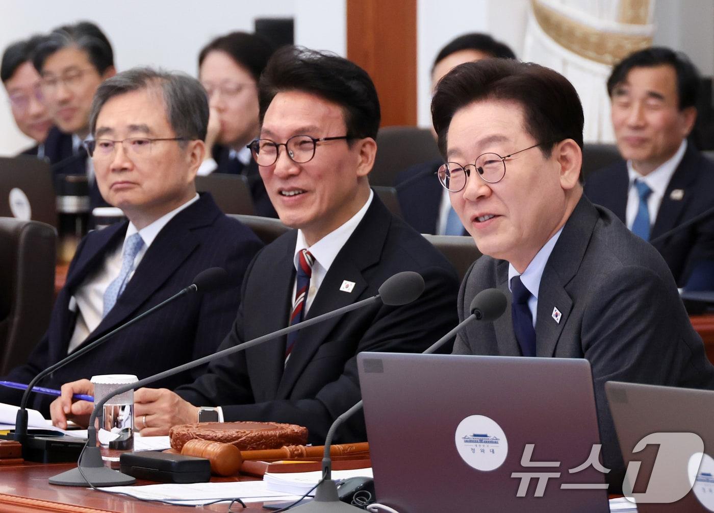 본문 이미지 - 이재명 대통령이 24일 청와대에서 열린 국무회의에서 발언하고 있다. (청와대통신사진기자단) 2026.3.24 ⓒ 뉴스1 허경 기자