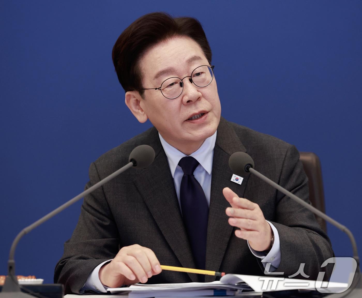 본문 이미지 - 이재명 대통령이 24일 청와대에서 열린 국무회의에서 발언하고 있다. (청와대통신사진기자단) 2026.3.24 ⓒ 뉴스1 허경 기자