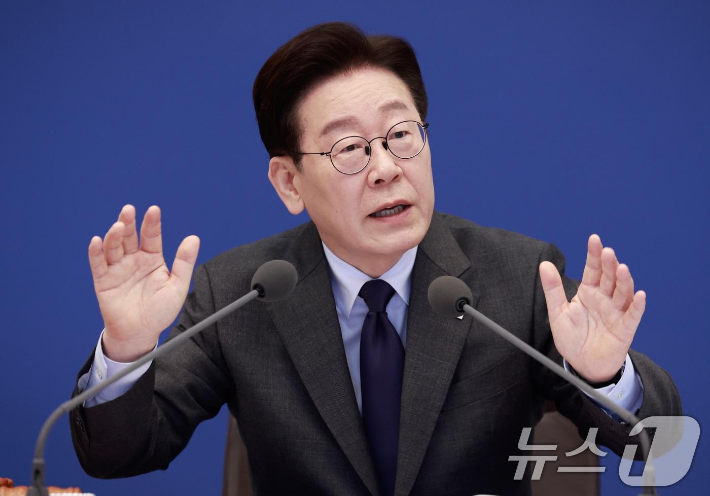 본문 이미지 - 이재명 대통령이 24일 청와대에서 열린 국무회의에서 발언하고 있다. (청와대통신사진기자단) 2026.3.24 ⓒ 뉴스1 허경 기자