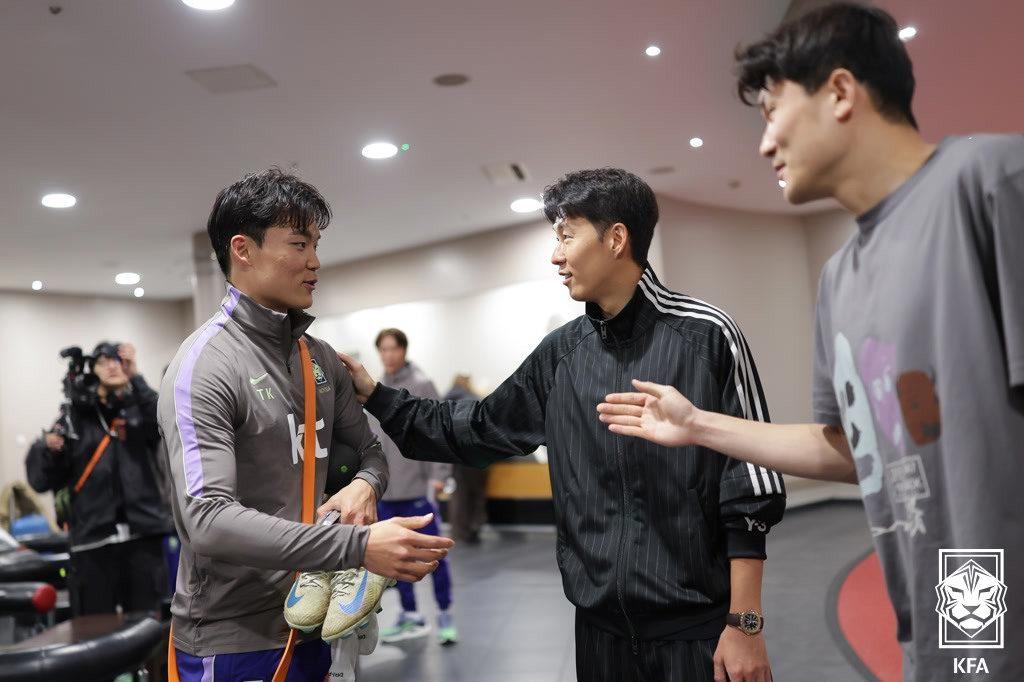 본문 이미지 - 홍명보호 선수들이 영국에서 소집, 2026년 첫 일정을 준비한다. (대한축구협회 제공)