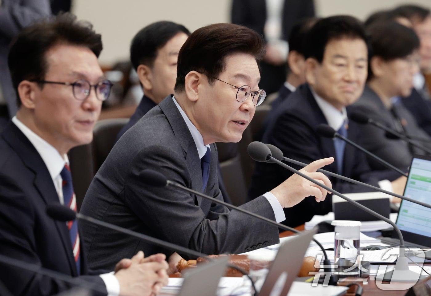 본문 이미지 - 이재명 대통령이 24일 청와대에서 열린 국무회의에서 발언하고 있다. (청와대통신사진기자단) 2026.3.24 ⓒ 뉴스1 허경 기자