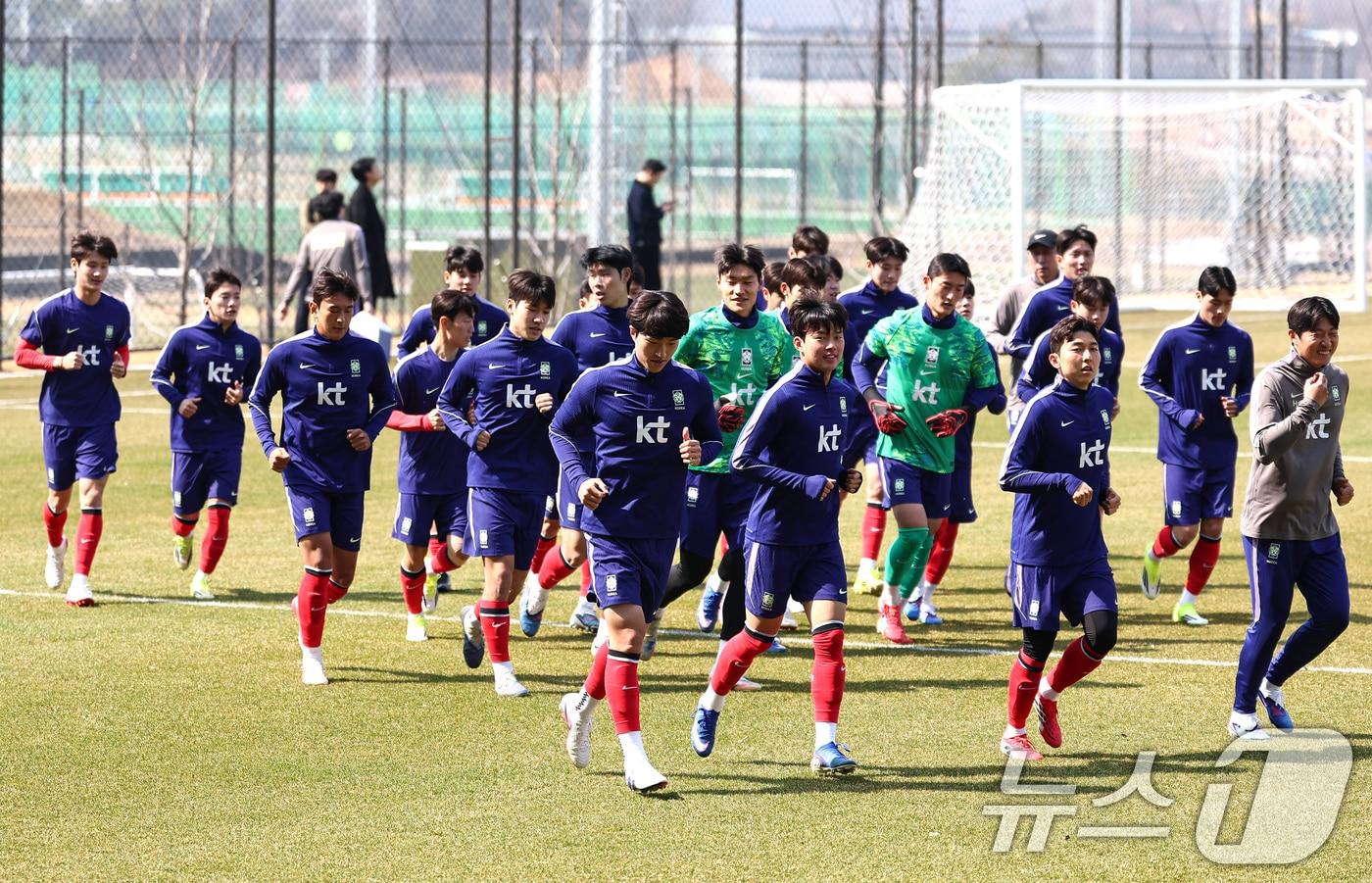 본문 이미지 - 23세 이하(U-23) 축구대표팀 선수들이 24일 충남 천안 코리아풋볼파크에서 열린 2026 아이치·나고야 아시안게임 대비 소집 훈련에 임하고 있다. 2026.3.24 ⓒ 뉴스1 김도우 기자