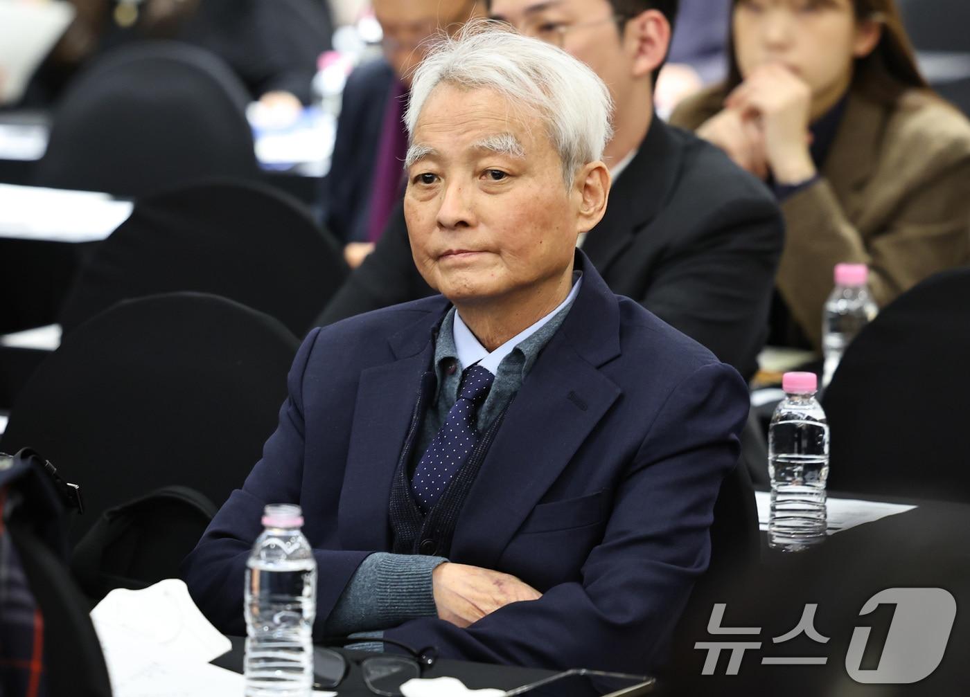 본문 이미지 - 강성두 영풍사장이 24일 서울 중구 코리아나호텔에서 열린 제52기 고려아연 정기 주주총회에 자리해 있다. (공동취재) 2026.3.24 ⓒ 뉴스1 최지환 기자