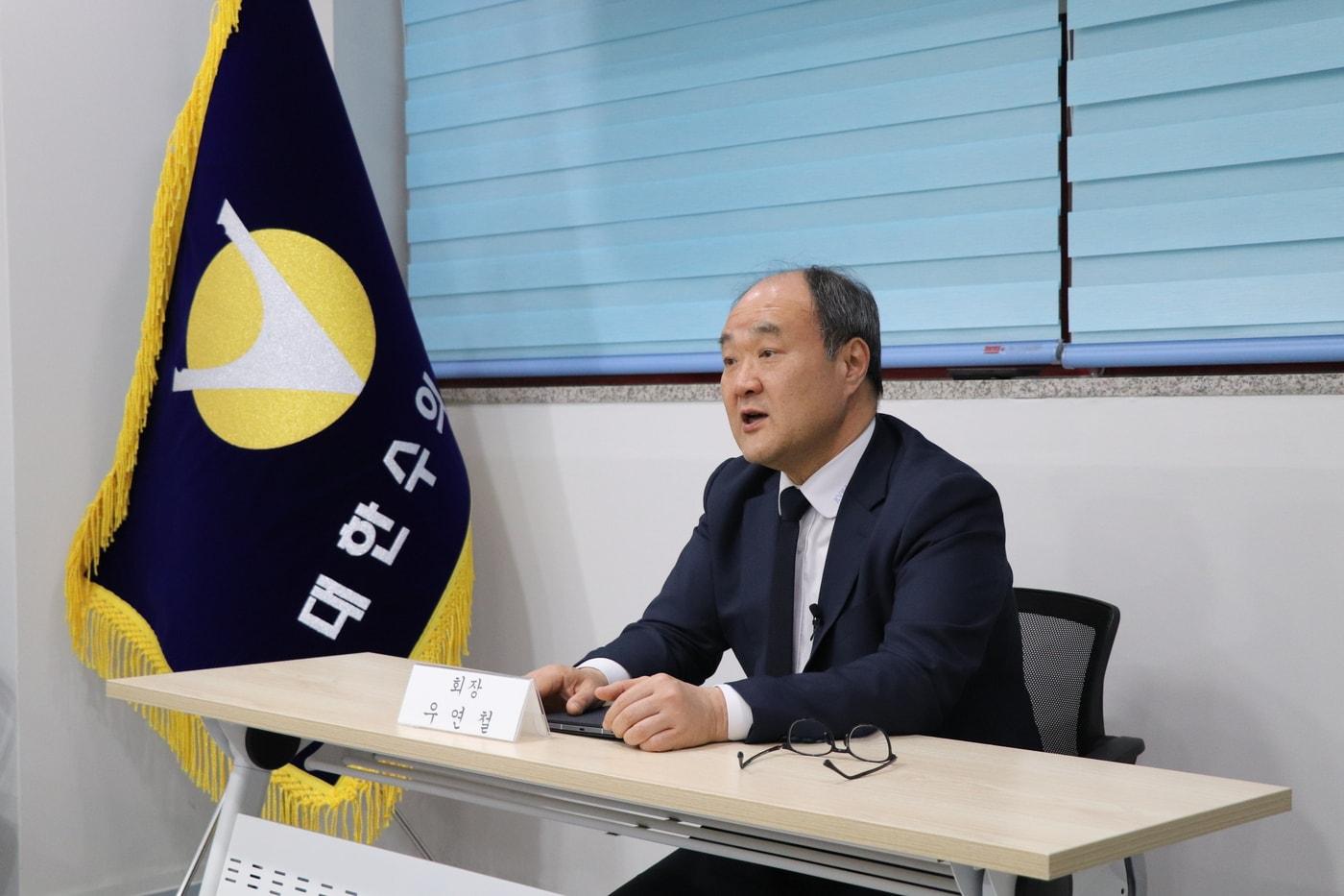 본문 이미지 - 우연철 대한수의사회 회장이 지난 23일 기자간담회를 열고 취임사를 전하고 있다(대한수의사회 제공). ⓒ 뉴스1