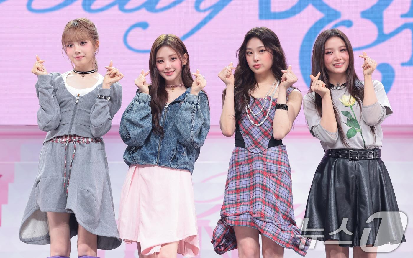 본문 이미지 - 그룹 베이비돈크라이(Baby DONT cry) 미아(왼쪽부터)와 이현 베니, 쿠미가 24일 오후 서울 용산구 블루스퀘어 우리WON뱅킹홀에서 가진 미니 1집 ‘애프터 크라이(AFTER CRY)’ 발매 기념 쇼케이스에서 포즈를 취하고 있다. 2026.3.24 ⓒ 뉴스1 권현진 기자