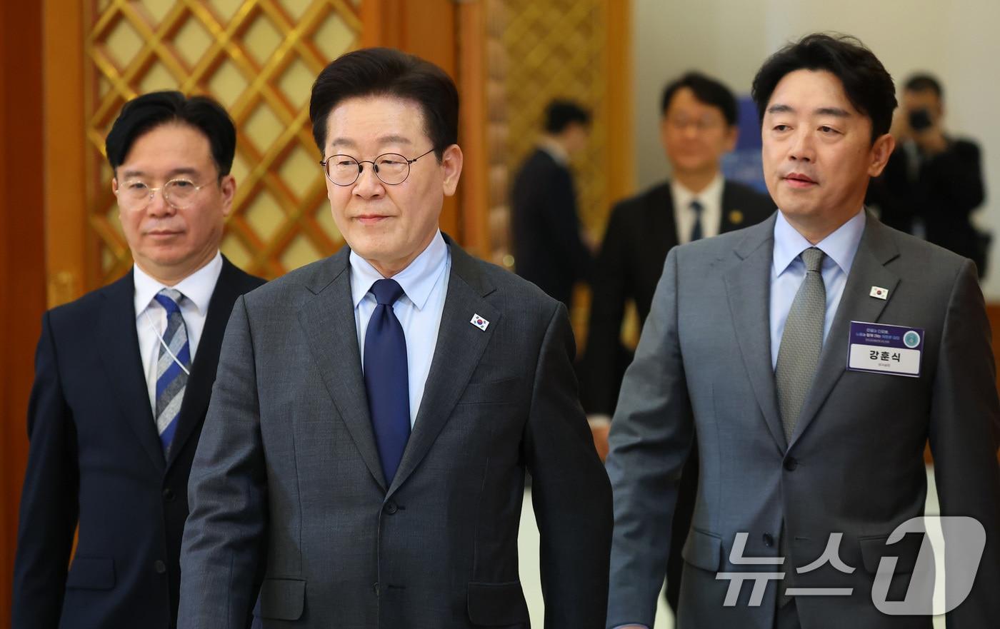 본문 이미지 - 이재명 대통령이 24일 청와대에서 열린 한국노총 초청간담회에 참석하고 있다. ⓒ 뉴스1 허경 기자