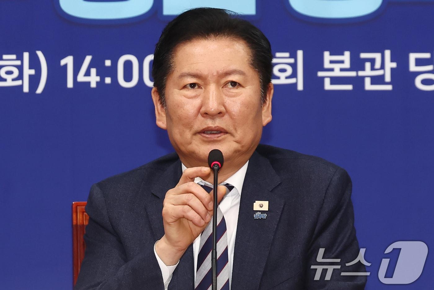 본문 이미지 - 정청래 더불어민주당 대표가 24일 오후 서울 여의도 국회에서 청년 관계 기구 청년 정책 제안 간담회에서 인사말을 하고 있다. 2026.3.24 ⓒ 뉴스1 김민지 기자