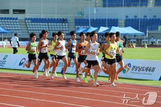 본문 이미지 - 김해종합운동장 육상트랙.(김해시 제공. 재판매 및 DB금지)