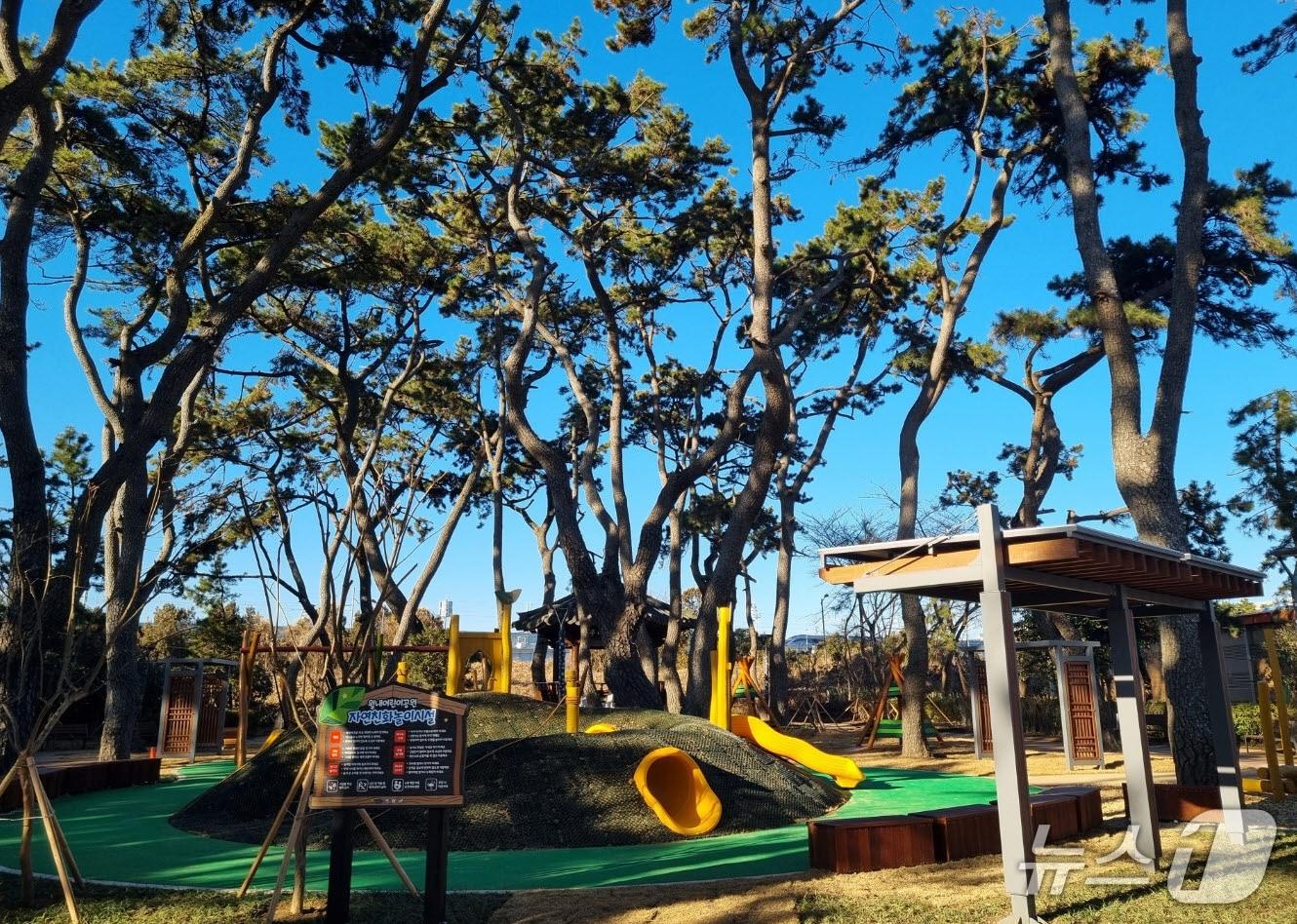 본문 이미지 - 자연친화 놀이시설이 조성된 월내어린이공원 전경.(기장군 제공. 재판매 및 DB금지)