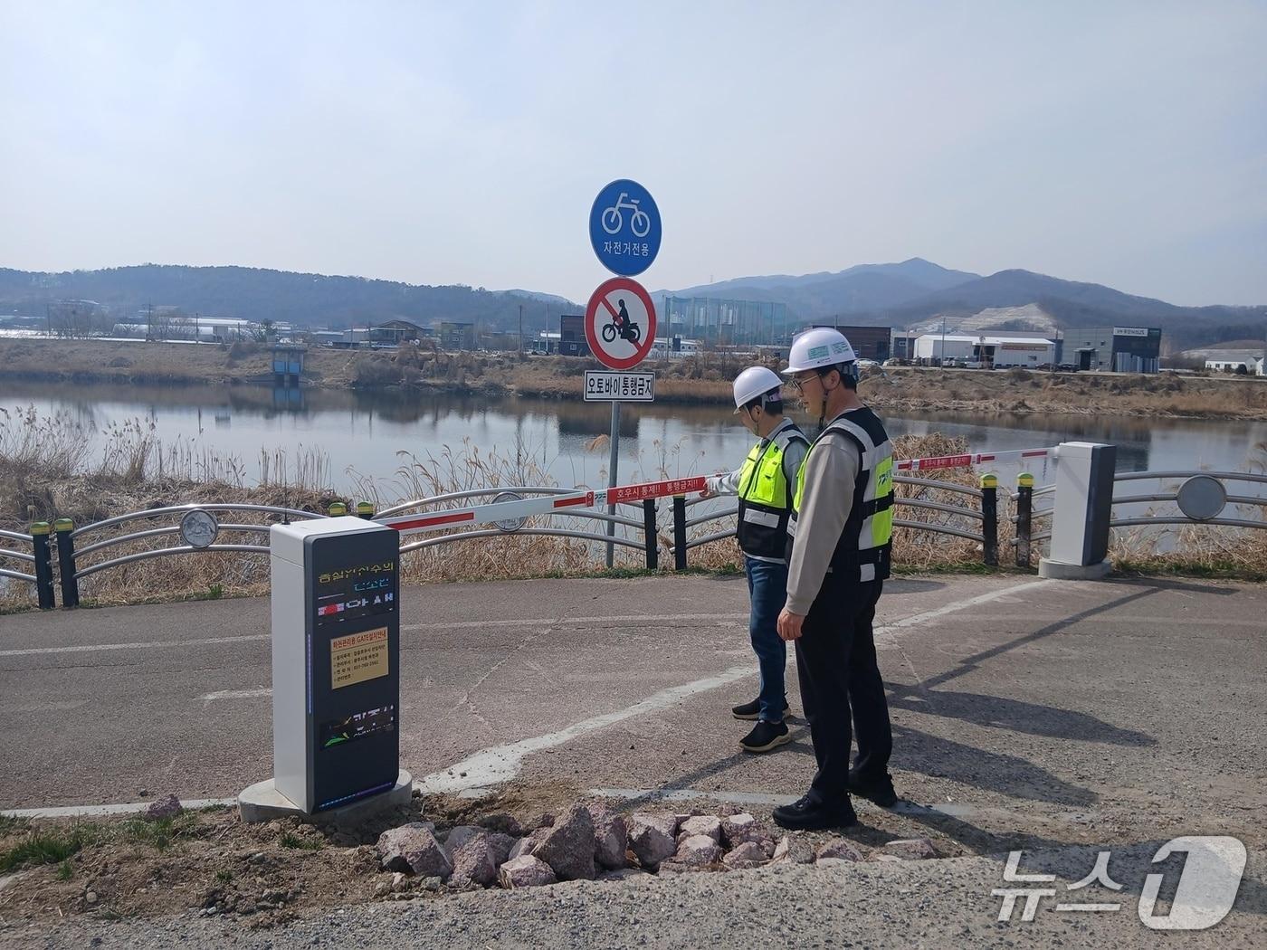 본문 이미지 - 여름철 호우 대비 현장 점검 모습.(경기도 제공. 재판매 및 DB금지)