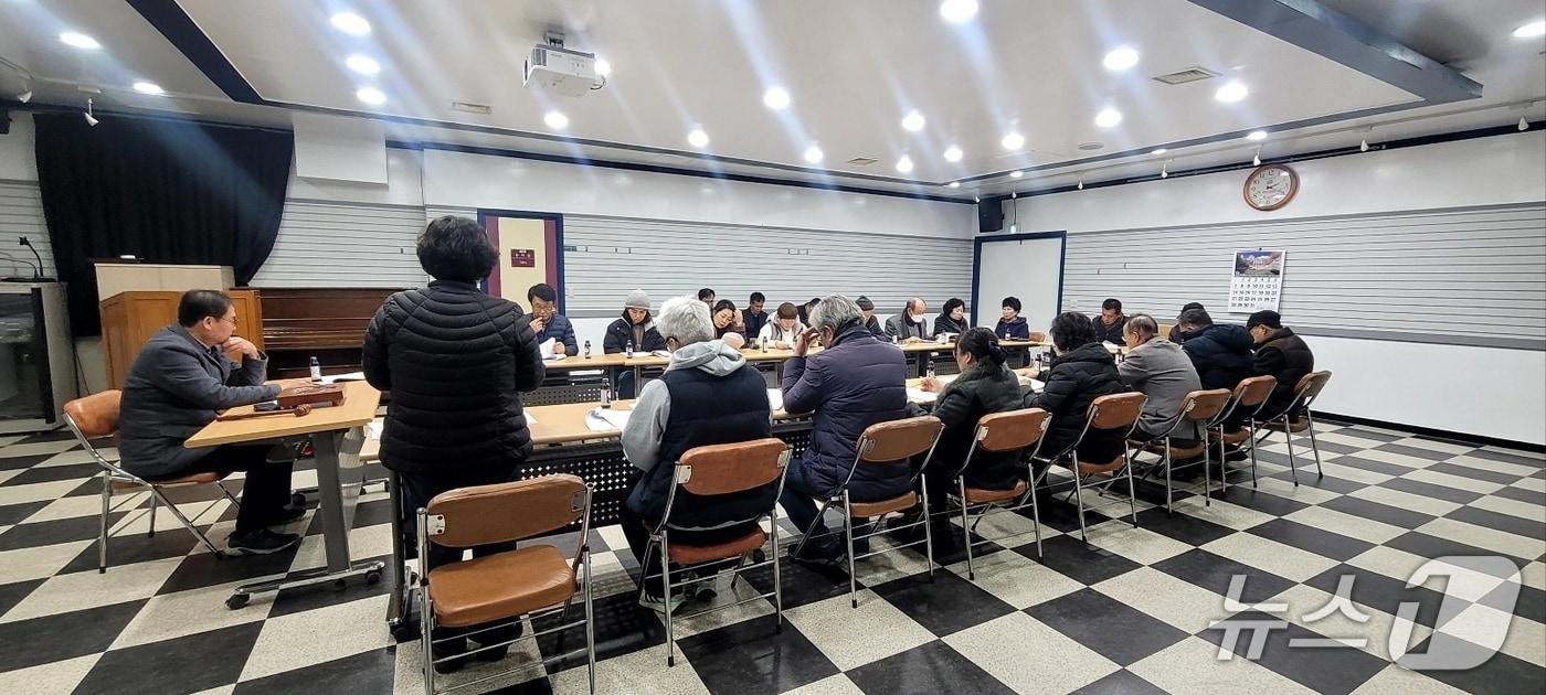 본문 이미지 - 동해시 송정지구 도시재생주민협의체 청년 창업 멘토단 운영 관련 회의사진.(동해시 제공, 재판매 및 DB 금지)