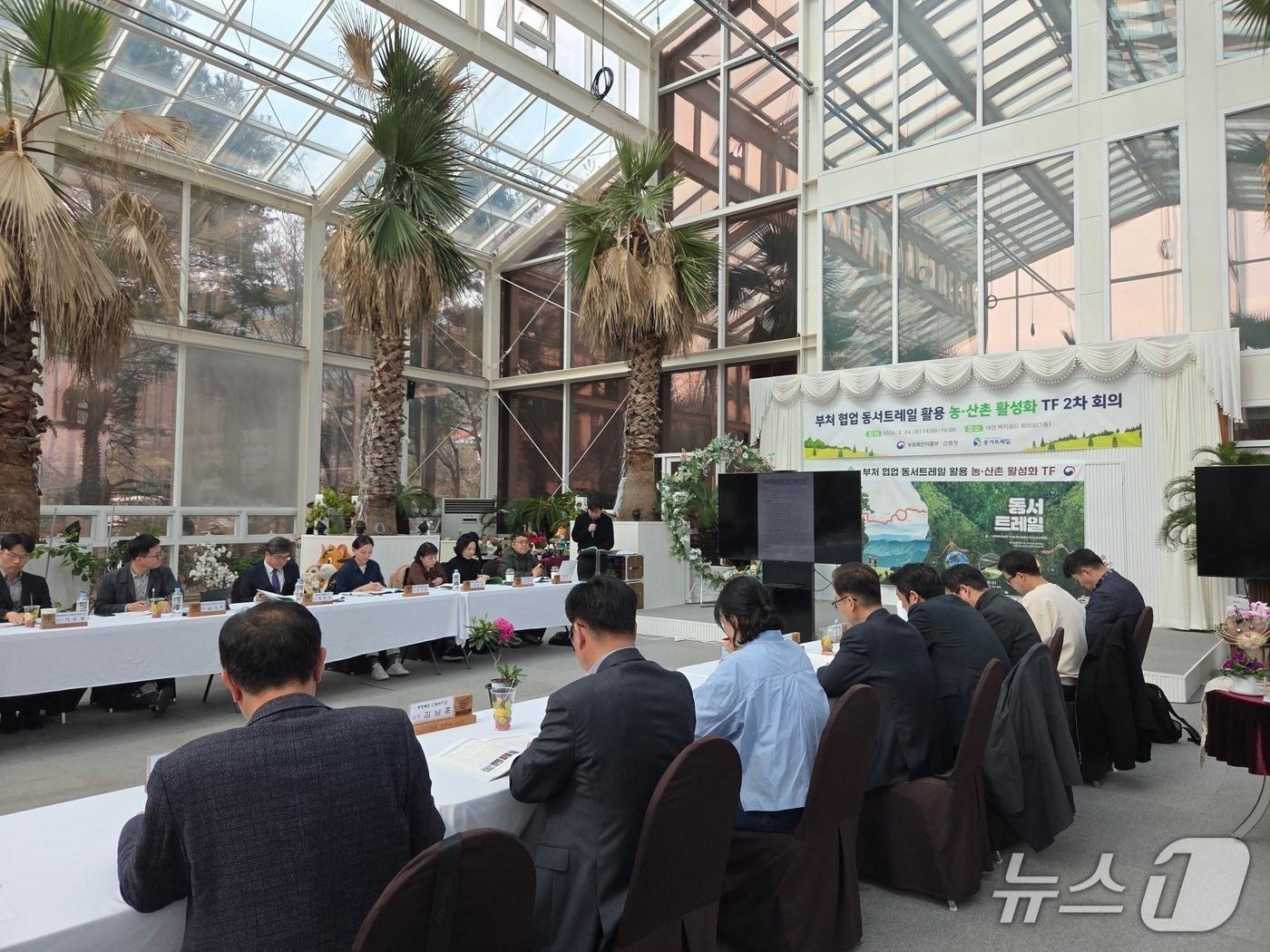 본문 이미지 - 산림청은 24일  '부처 협업 동서트레일 활용 농·산촌 활성화 TF 2차 회의'를 개최했다.(산림청 제공.재판매 및 DB금지)/뉴스1