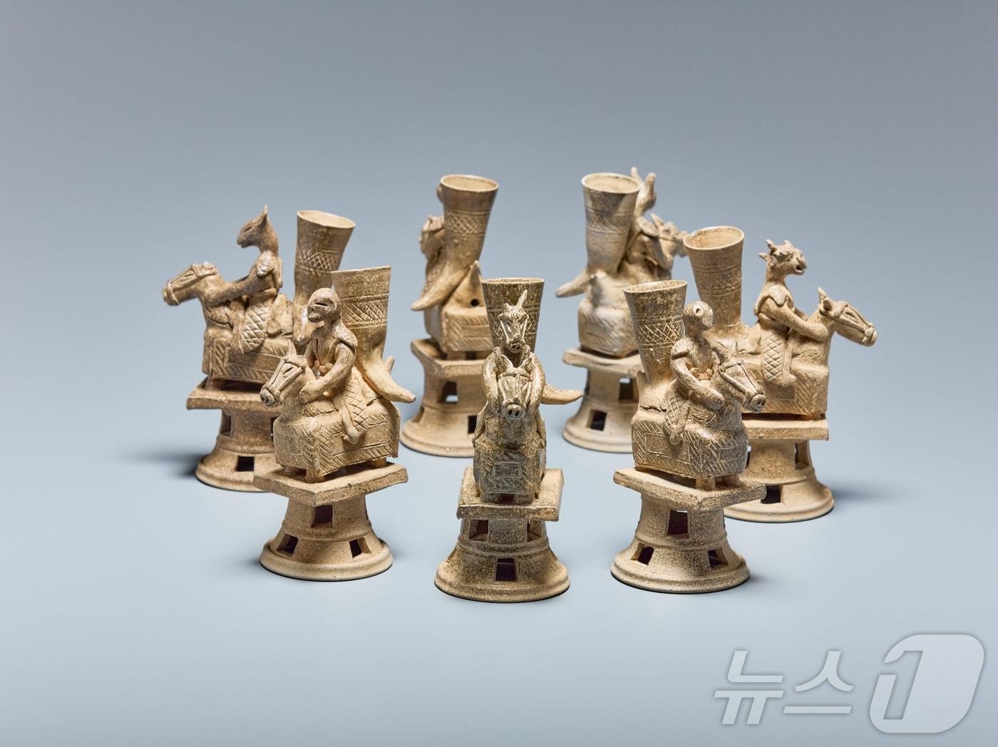 본문 이미지 - 동곡뮤지엄 대표전시유물, 도기 말 탄십이지신상(동곡뮤지엄. 재판매 및 DB금지) ⓒ 뉴스1 