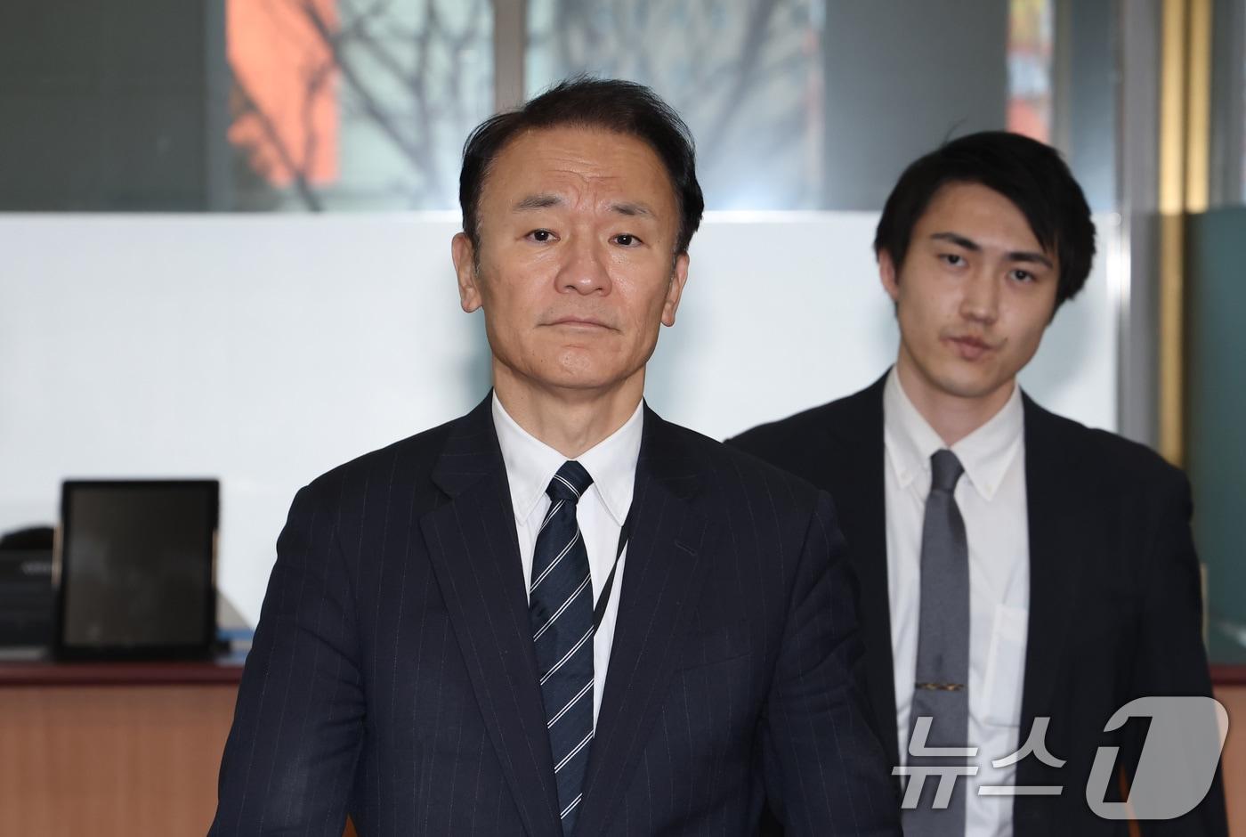 본문 이미지 - 마츠오 히로타카 주한일본대사관 총괄공사가 24일 서울 종로구 외교부 청사로 초치되고 있다. 정부는 이날 일본 정부가 역사적, 지리적, 국제법적으로 명백한 우리 고유의 영토인 독도에 대한 억지 주장이 담긴 교과서를 검정 통과시킨 데 대해 강력히 항의하며 즉각적인 시정을 촉구했다. 2026.3.24 ⓒ 뉴스1 임세영 기자