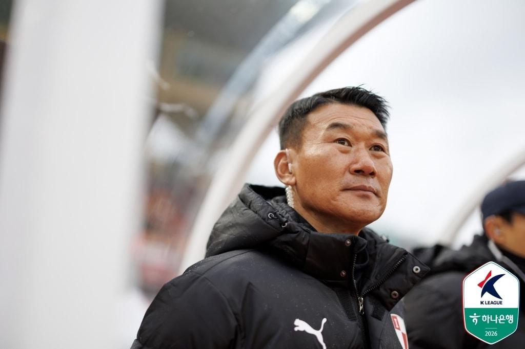 본문 이미지 - K리그2 부산 아이파크를 이끄는 조성환 감독 (한국프로축구연맹 제공)