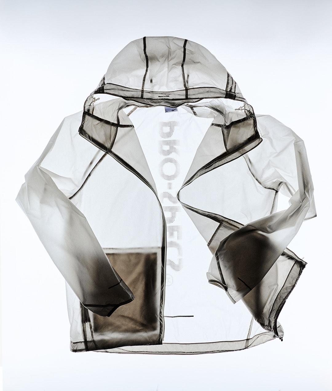 본문 이미지 - 프로스펙스의 유니 캐리온 윈드브레이커.