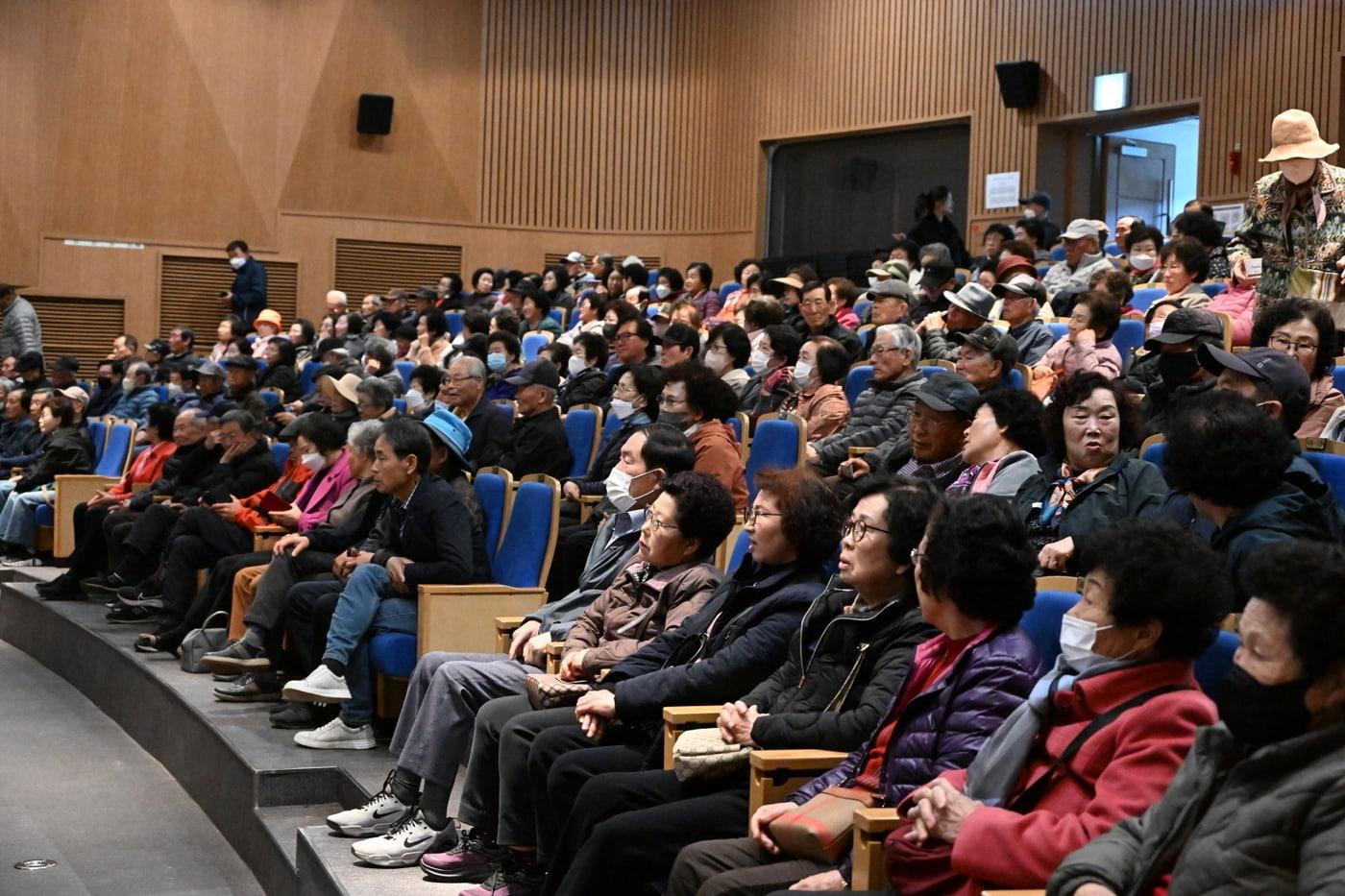 본문 이미지 - 노인일자리 및 사회활동 지원사업 교육 모습.(부여군 제공. 재판매 및 DB금지)/뉴스1