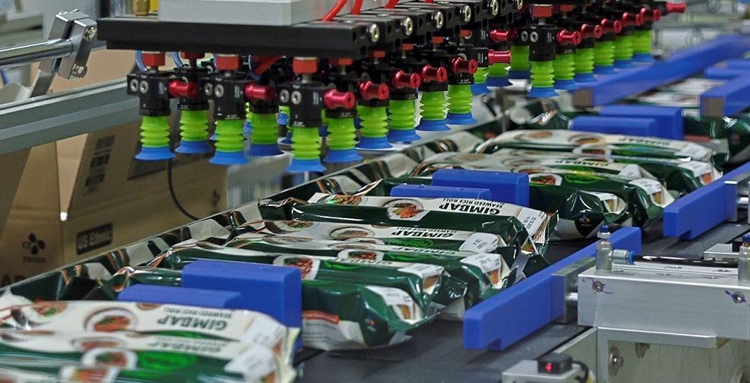 본문 이미지 - 진천 CJ블로썸캠퍼스 냉동김밥 자동화 생산라인.(CJ제일제당 제공)