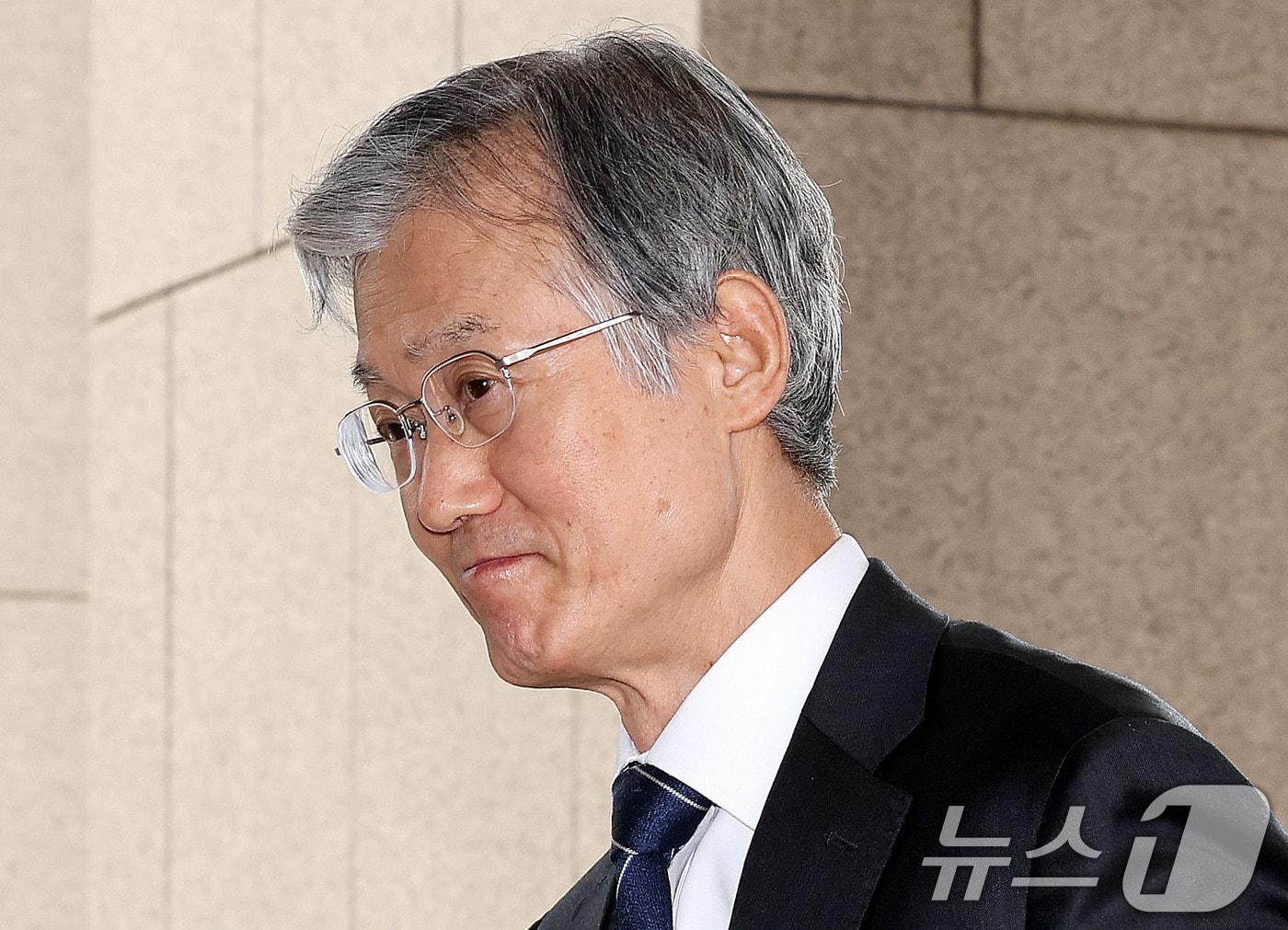 본문 이미지 - 조희대 대법원장이 25일 서울 서초구 대법원으로 출근하고 있다. 2026.3.25 ⓒ 뉴스1 박지혜 기자