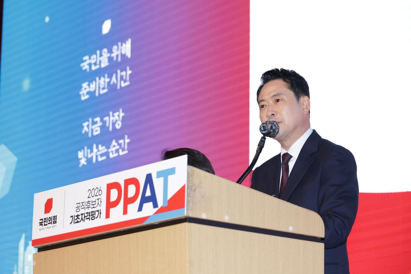 본문 이미지 - 장동혁 국민의힘 대표가 지난 21일 제9회 전국동시지방선거 공직후보자 기초자격평가(PPAT) 대전·세종·충남 연합고사장을 찾아 인사말씀을 하고 있다. (국민의힘 제공)