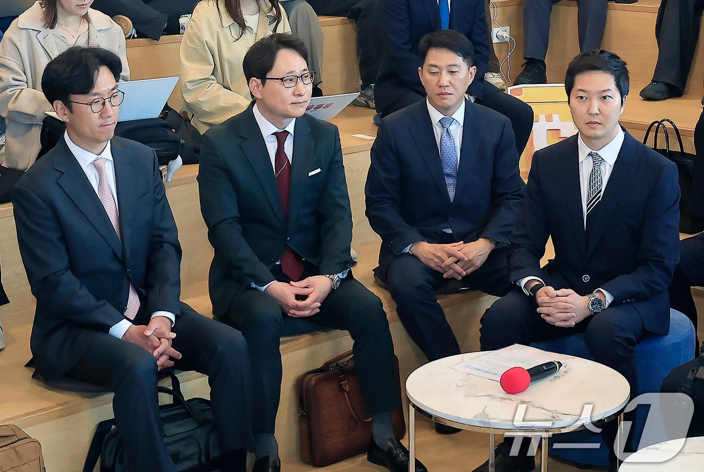 본문 이미지 - 25일 오전 서울시 영등포구 여의대로 디지털자산거래소 코인원에서 열린 국민의힘 디지털자산 과세제도 개선 관련 현장 간담회에 오세진 코빗 대표, 이재원 빗썸 대표, 오경석 두나무 대표, 차명훈 코인원 대표가 참석해 있다. 2026.3.25 ⓒ 뉴스1 박정호 기자
