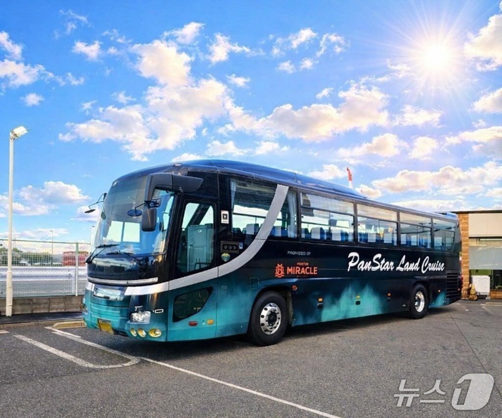 본문 이미지 - 다음달 1일부터 운행하는 팬스타그룹 대마도 정기순환버스 모습 (팬스타그룹 제공. 재판매 및 DB금지)