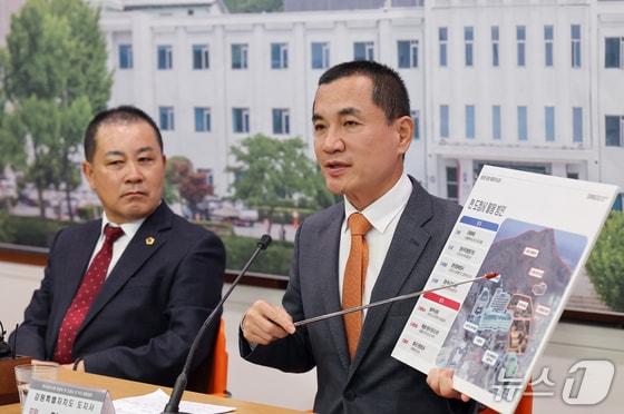 본문 이미지 - 김진태 강원지사 주재 현 도청사 활용방안 브리핑.(강원도 제공. 재판매 및 DB금지)/뉴스1