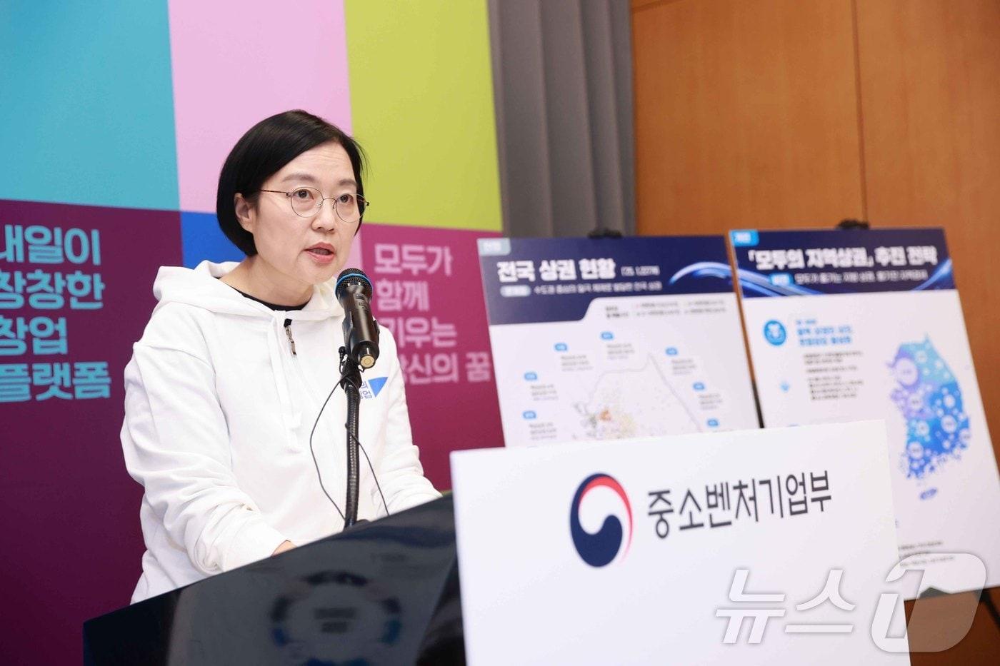 본문 이미지 - 한성숙 중소벤처기업부 장관 모두의 창업 프로젝트 발대식에서 사후 브리핑을 하고 있다. (중소벤처기업부 제공. 재판매 및 DB 금지) 2026.3.25 ⓒ 뉴스1