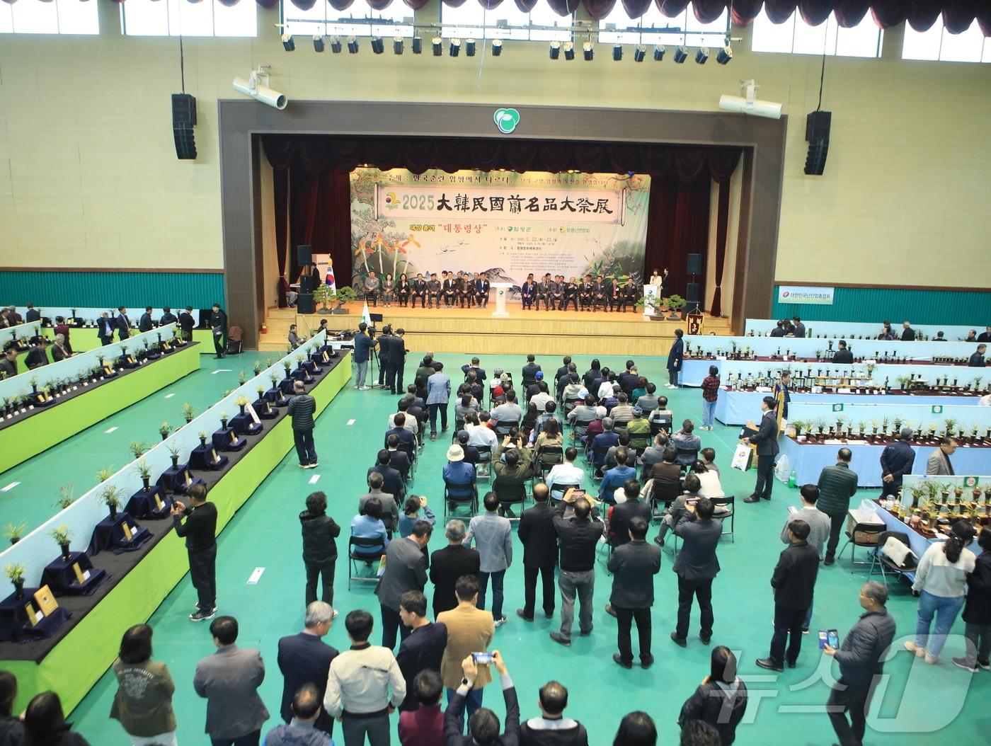 본문 이미지 - 2025년 대한민국 난 명품 대제전 전시장.(함평군 제공. 재배포 및 DB 금지)