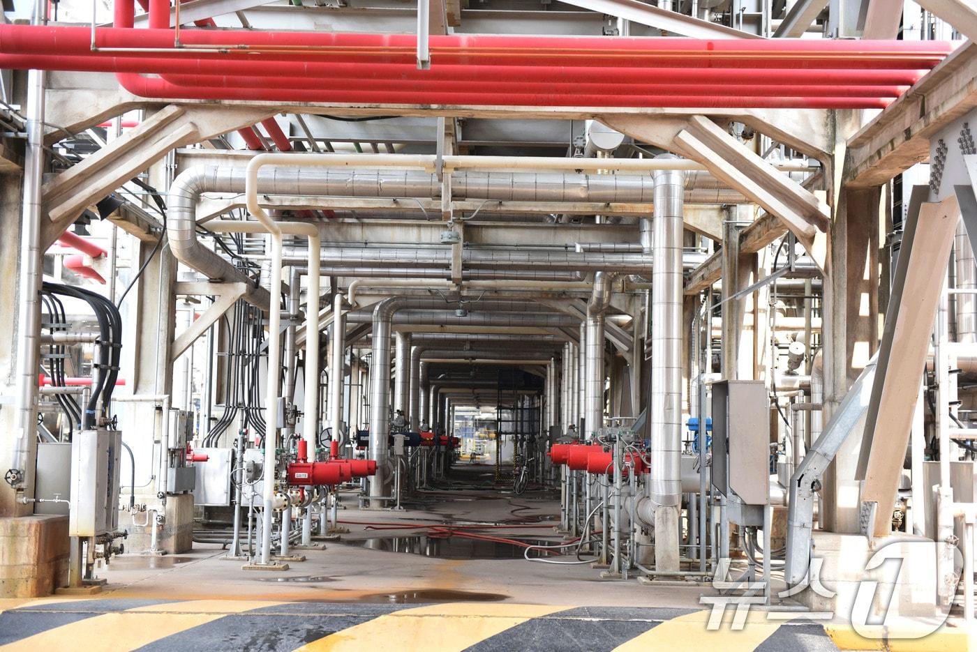 본문 이미지 - 여수산단내 NCC 2공장 모습. 2026.3.25 ⓒ 뉴스1 김성준 기자