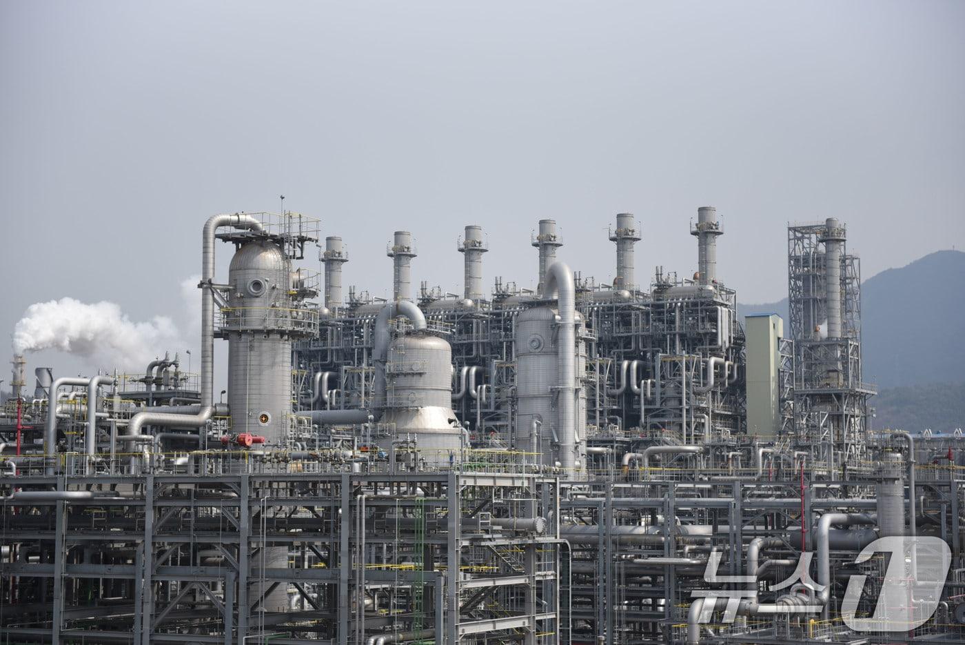 본문 이미지 - 여수산단내 NCC 2공장 모습. 2026.3.25 ⓒ 뉴스1 김성준 기자