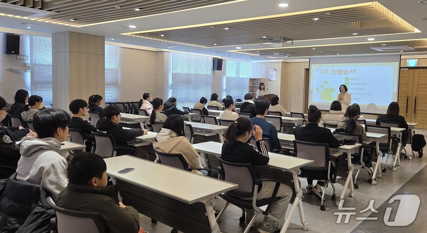 본문 이미지 - 교육 소외계층 청소년의 진로 탐색과 인성 함양을 위한 '2026년 상반기 진로 멘토링' 오리엔테이션이 지난 21일 동래구청 다목적회의실에서 진행됐다.(동래구 제공. 재판매 및 DB금지)
