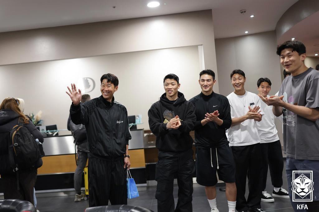 본문 이미지 - 런던에 합류한 해외파 국가대표 선수들(대한축구협회 제공) 