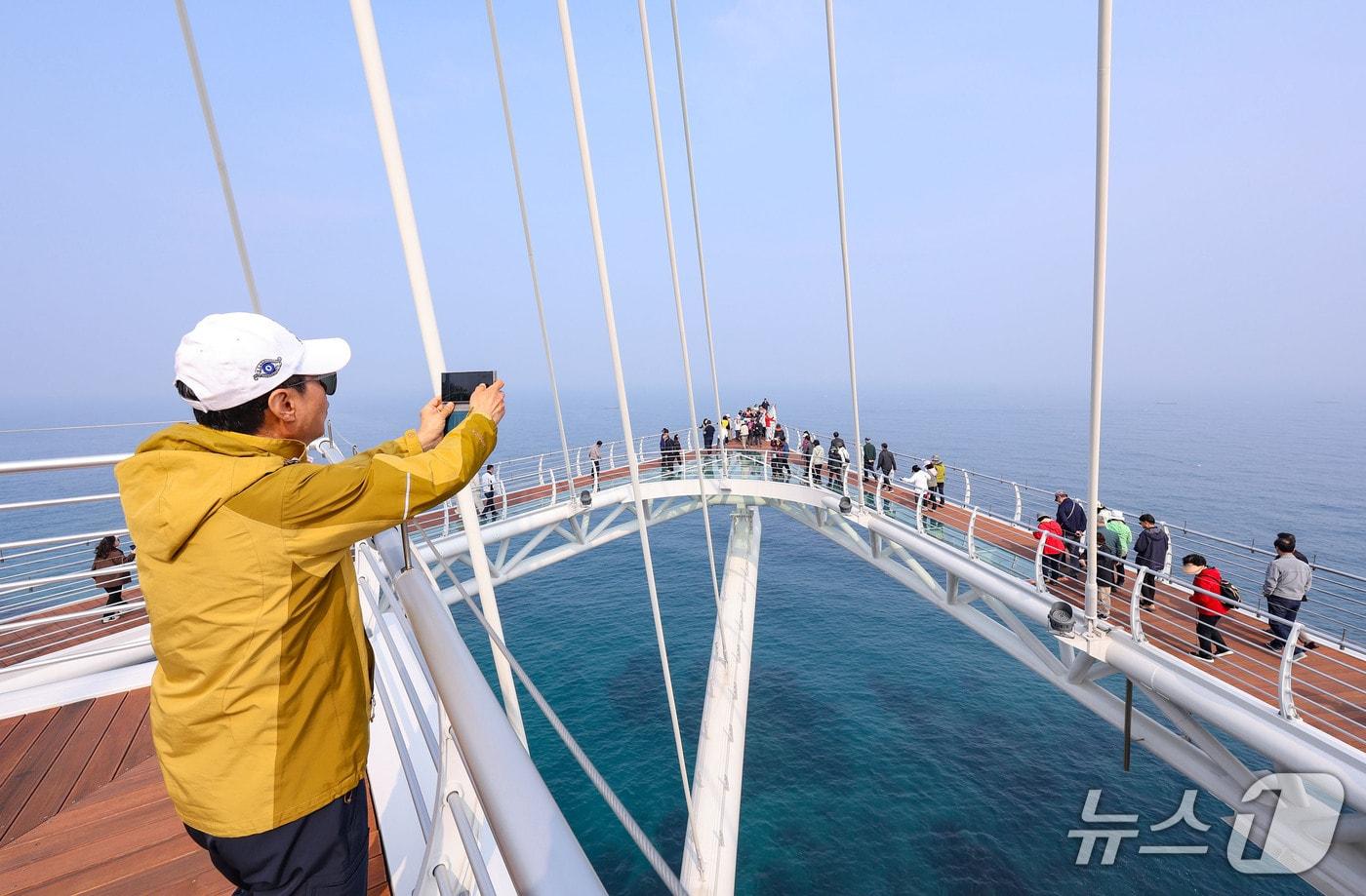 본문 이미지 - 삼척시, 해상스카이워크 준공.(삼척시 제공, 재판매 및 DB 금지) 2026.3.25/뉴스1