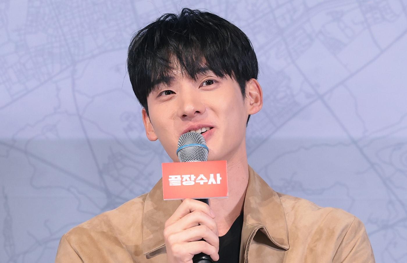 본문 이미지 - 배우 정가람이 25일 오후 서울 용산구 CGV용산아이파크몰에서 열린 영화 ‘끝장수사’(감독 박철환) 언론배급시사회 및 기자간담회에서 인사말을 하고 있다. ‘끝장수사’는 촌구석으로 좌천된 형사 재혁(배성우 분)이 살인 사건의 진범을 잡기 위해 신입 형사 중호(정가람 분)와 서울로 끝장수사를 떠나면서 벌어지는 이야기를 담은 범죄 수사극이다. 2026.3.25 ⓒ 뉴스1 권현진 기자